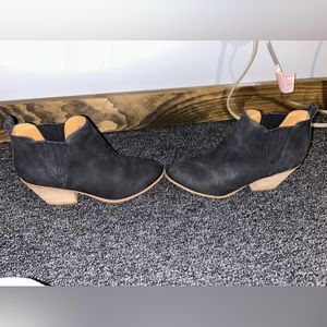 Lightly used black report heeled booties